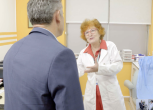 Dra. Clotilde Vázquez y Roberto Arce hablando sobre inmunofitness, la bascula y nutricion 